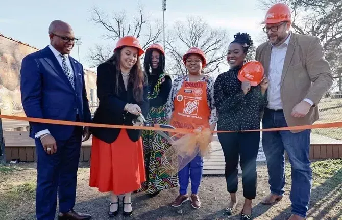Ribbon cutting at COFO